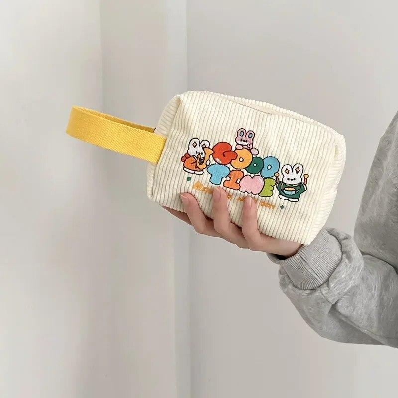 

Вельветовая косметичка с милой иллюстрацией из мультфильма, косметичка большой емкости, портативная сумка с вышивкой, сумка для студентов, сумка для ручек