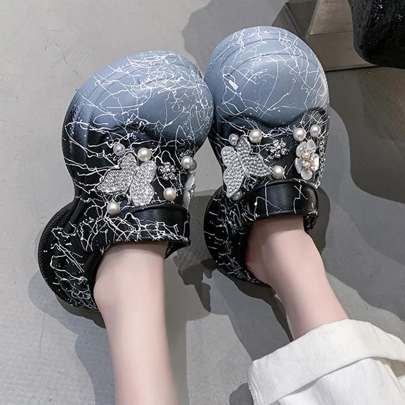Fashion Fashion Mix Color Chunky Platform Clogs Sandals Women Crystal Butterfly Thick Bottom Garden Shoes Woman Non Slip Summer Slippers