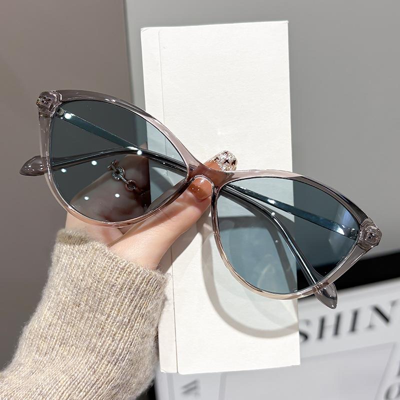 Fashion Cat Eye Sunglasses for Women Retro Vintage Trendy Black Frame UV400 Protection Shades Goggles for Summer Beach Driving