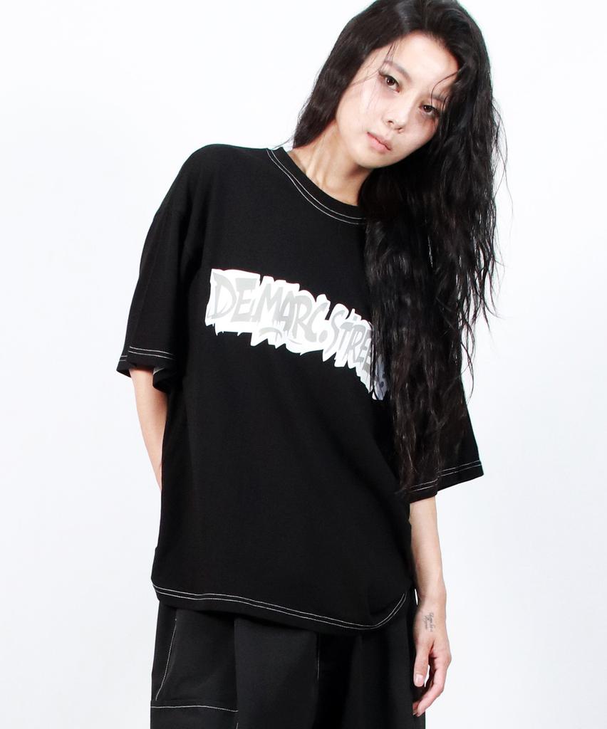 Deumakeu Text Graffiti Boxy Short Sleeve Tee - Black