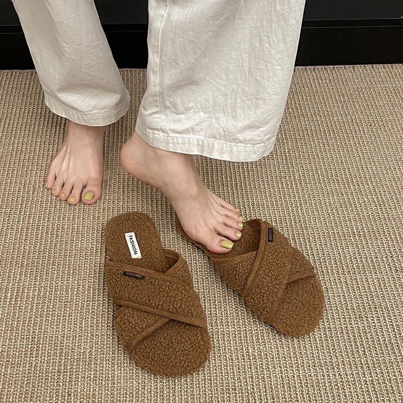 One-word Women Wear 2025 Autumn New Outdoor Thick Bottom Internet Celebrity Warm Lamb Wool Slippers