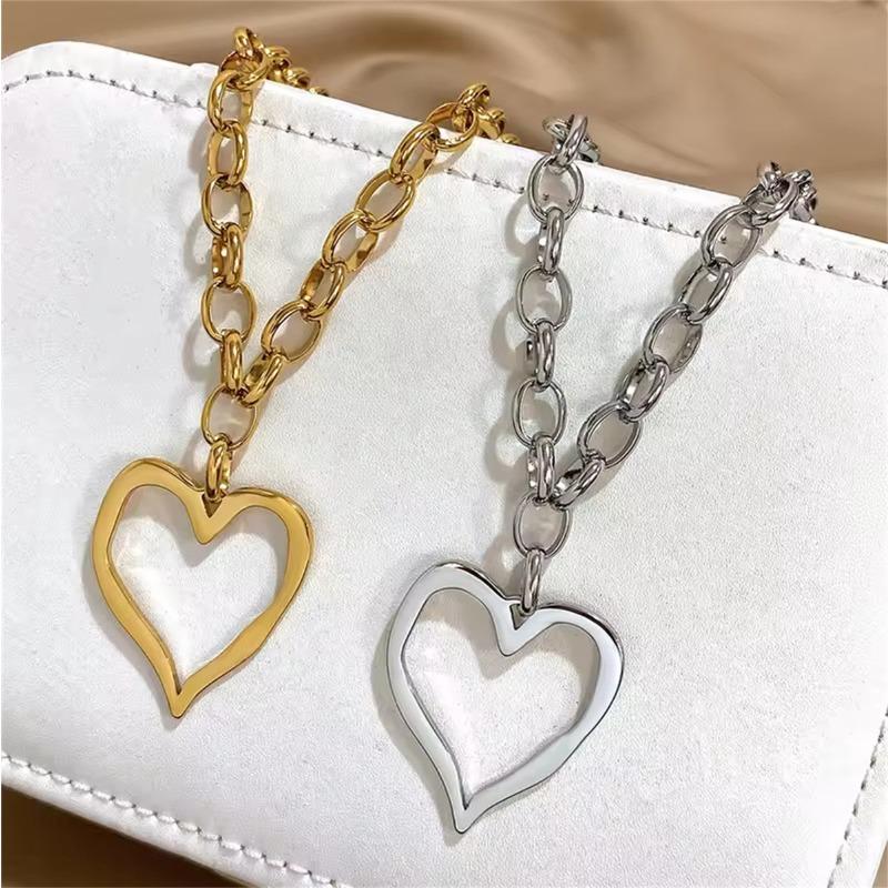 Retro and Exaggerated Hollowed-out Large Heart-shaped Stainless Steel Thick Sweater-style Necklace, High-end Accessory Pendant, Pendant Necklace