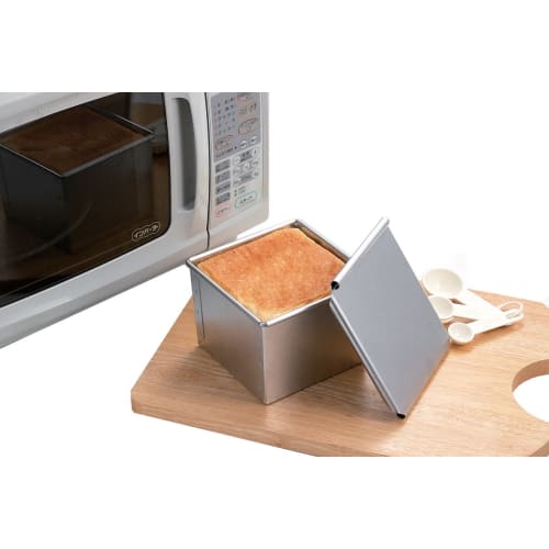 Tiger Crown Bread Baking Pan with Square Lid, 2375