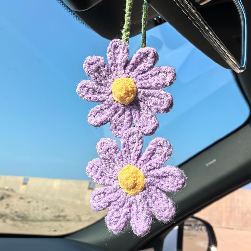 Cute Crochet Daisy Car Hanging Ornament, Handmade Knitted Flower Rear View Mirror Charm for Women, Aesthetic Car Accessories for a Cheerful and Cozy