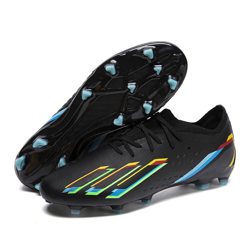 Seamless football shoes men's shoes flying knitting outdoor sports artificial grass training football shoes new futsal