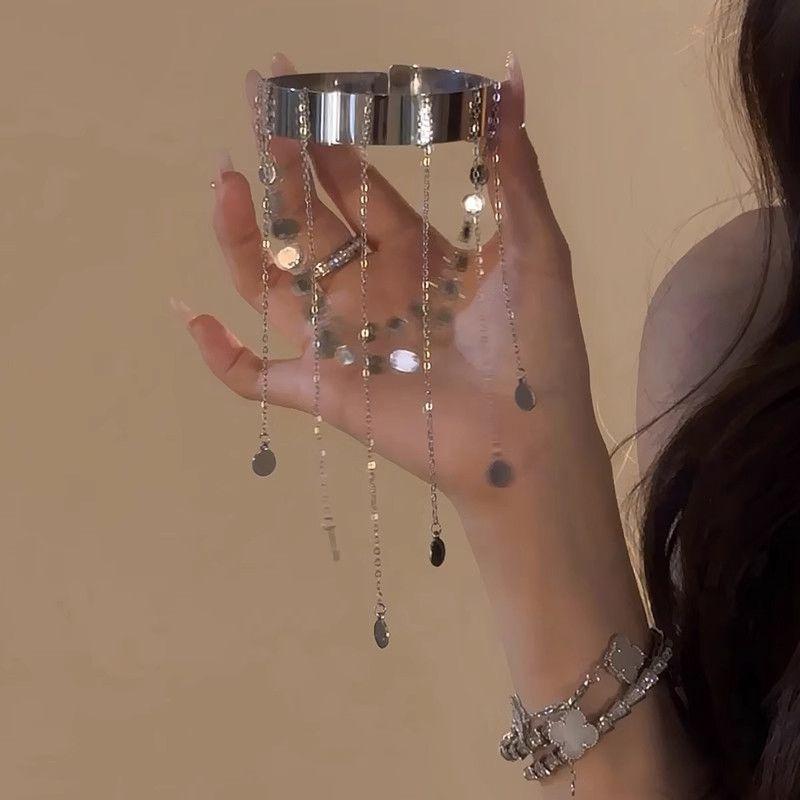 

European and American Style Niche Design Exaggerated Tassel Personality Fashion Armband Punk Metal Style Sweet Cool Spicy Girl Arm Chain for Women Silver