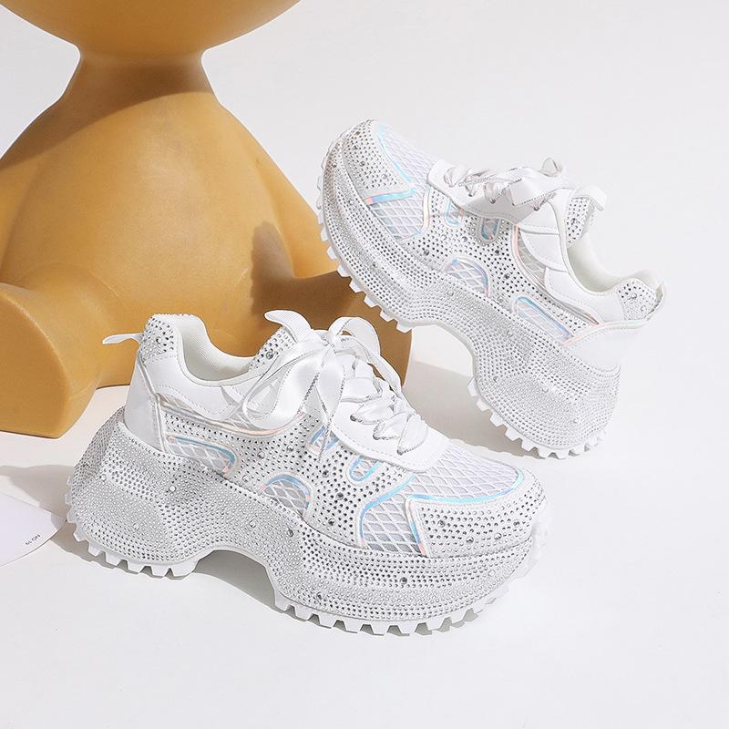 

Женские кроссовки на платформе, увеличивающие рост, весенние новинки, на шнуровке, полностью украшенные бриллиантами, спортивная и повседневная обувь. С Новым годом! 37 белый
