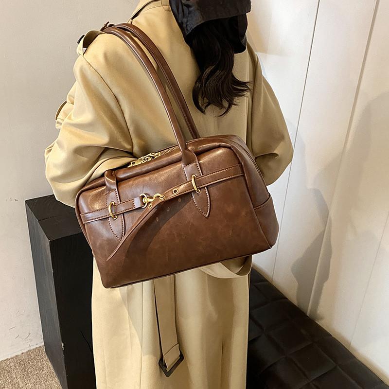 Elegant Brown Casual Handbag For Women Comfortable Large Tote Bag With Trendy Aesthetic Ideal For Everyday