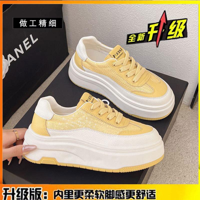 

Кожаные маффины на толстой подошве, маленькие белые туфли, женские модели 2025 лето, новая дышащая сетчатая обувь для скейтборда, повседневная спортивная женская обувь 35