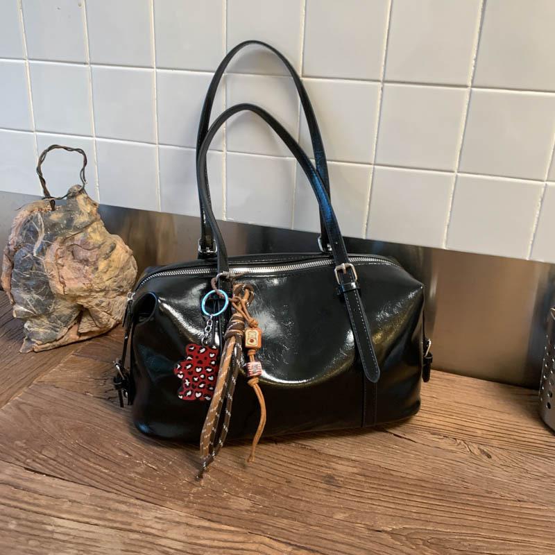 Niche retro simple underarm bag 2025 autumn new large-capacity commuter bag high-value shoulder tote bag