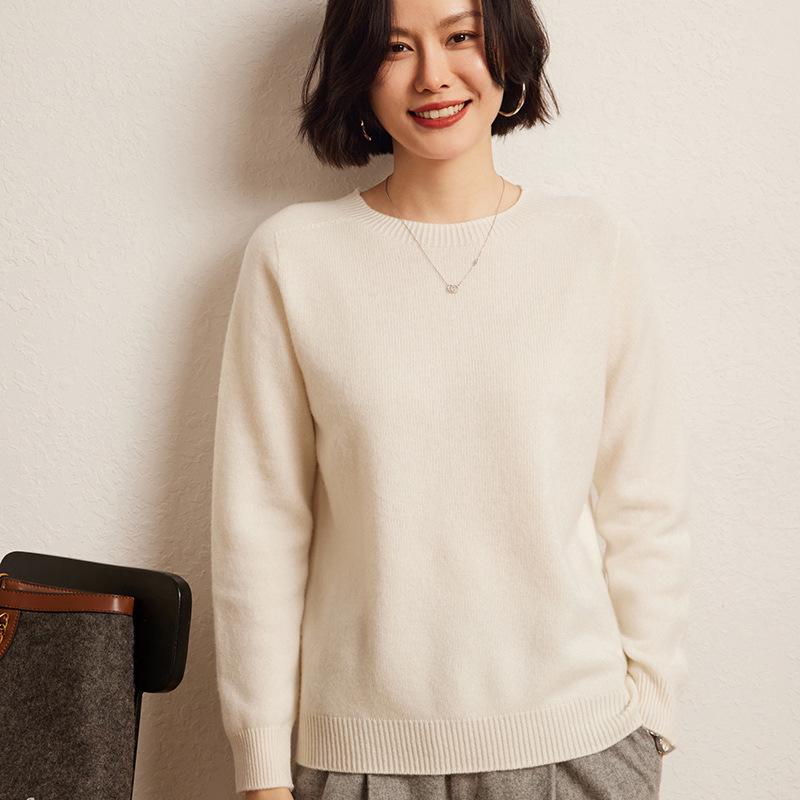 Versatile Cashmere Sweater: Women's Long Sleeve, Round Neck, Comfortable, Loose Fit, Solid Color, Lazy Knit for Autumn and Winter.