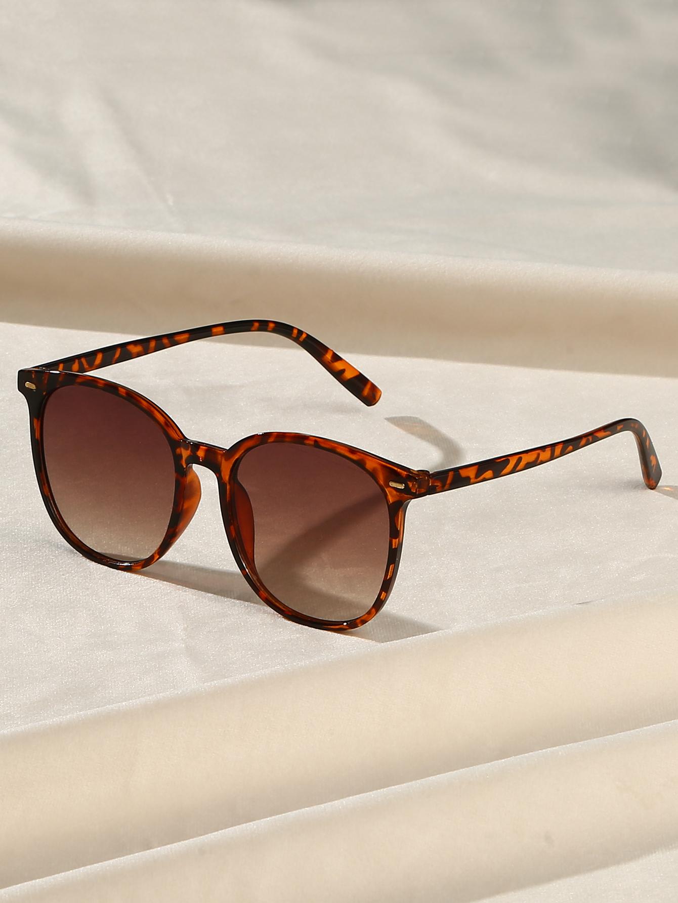 

1Pc Women s Studded Square Sunglasses Vintage Retro Sunglasses Fashion Trend Tortoiseshell Design Essential Eyewear for Beach Va