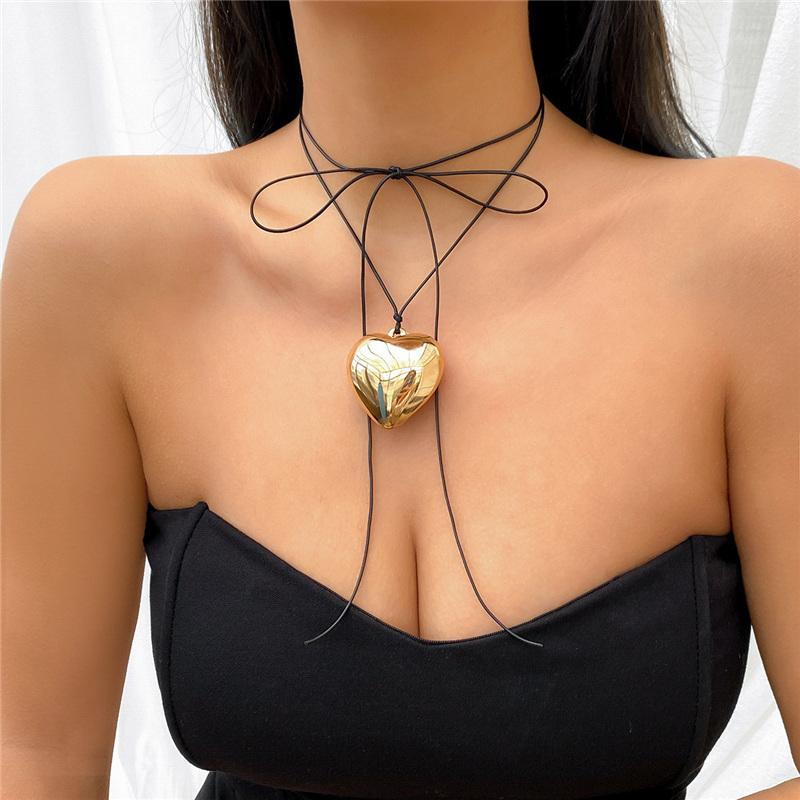 Black Velvet Chain Big Heart Pendant Necklace For Women Trendy Elegant Choker Necklace  Fashion Jewelry Accessories
