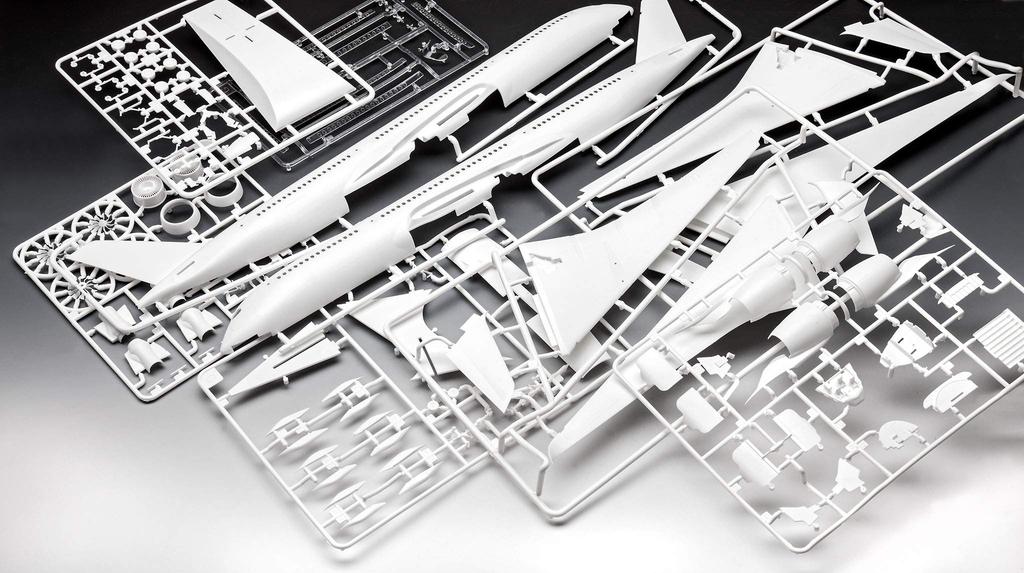 German Revell 1/144 Airbus A350-900 Lufthansa New Livery Plastic Model Kit 03881