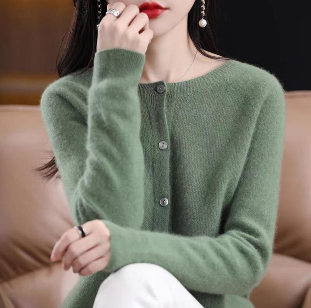 Women's 100% Wool Solid Color Cardigan Sweater - Autumn Collection