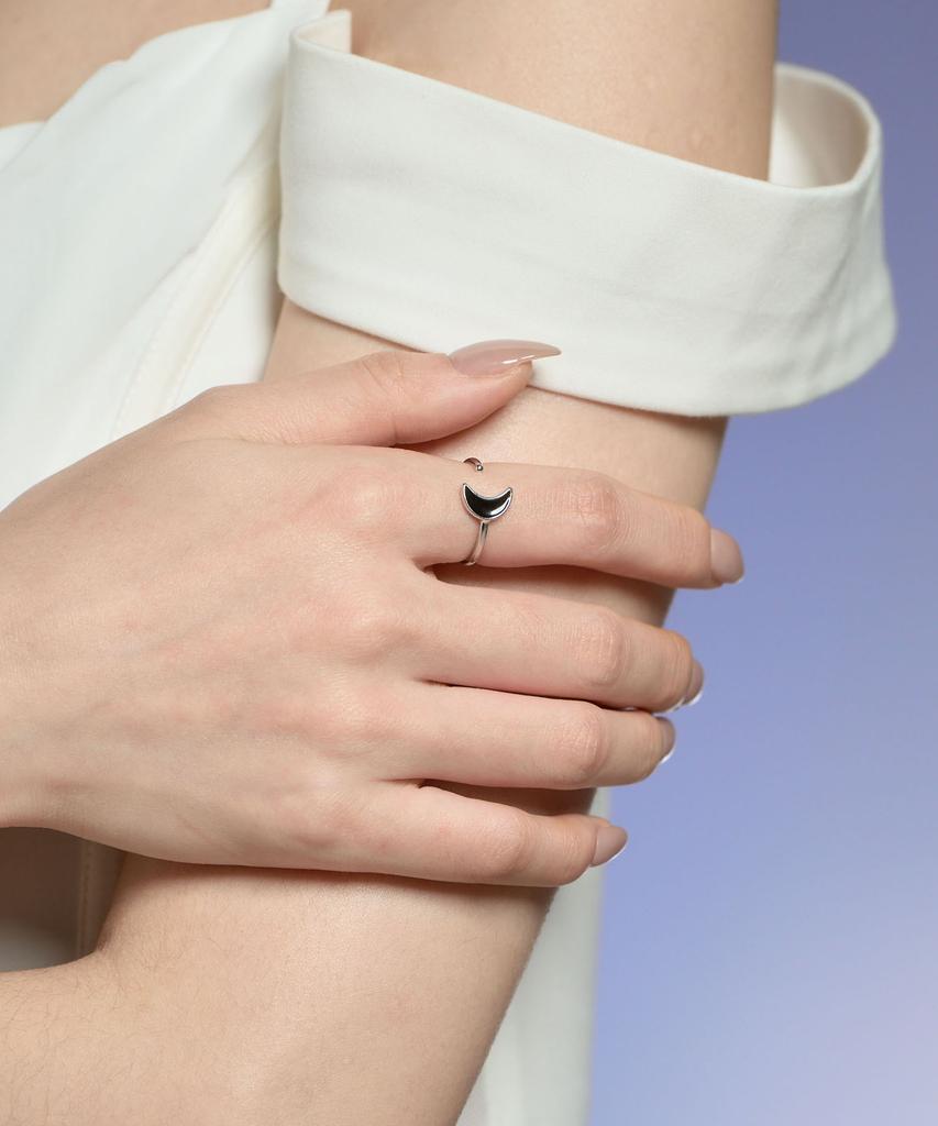 Hawha Black Half Moon Ring