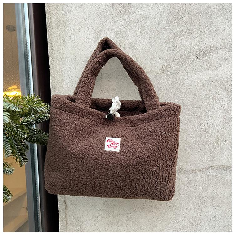 

Korean handheld women s bag new versatile hand carry plush bag fluffy bucket bag large capacity casual tote bag коричневий