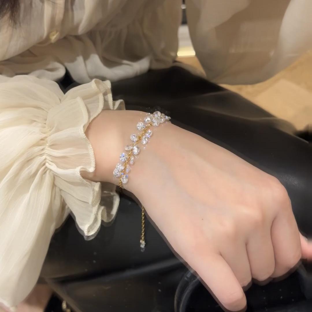 

Light Luxury, Exquisite Retro, Sparkling Crystal Grape Tears, Fringed Bracelet, Cold Wind, Niche Design Jewelry