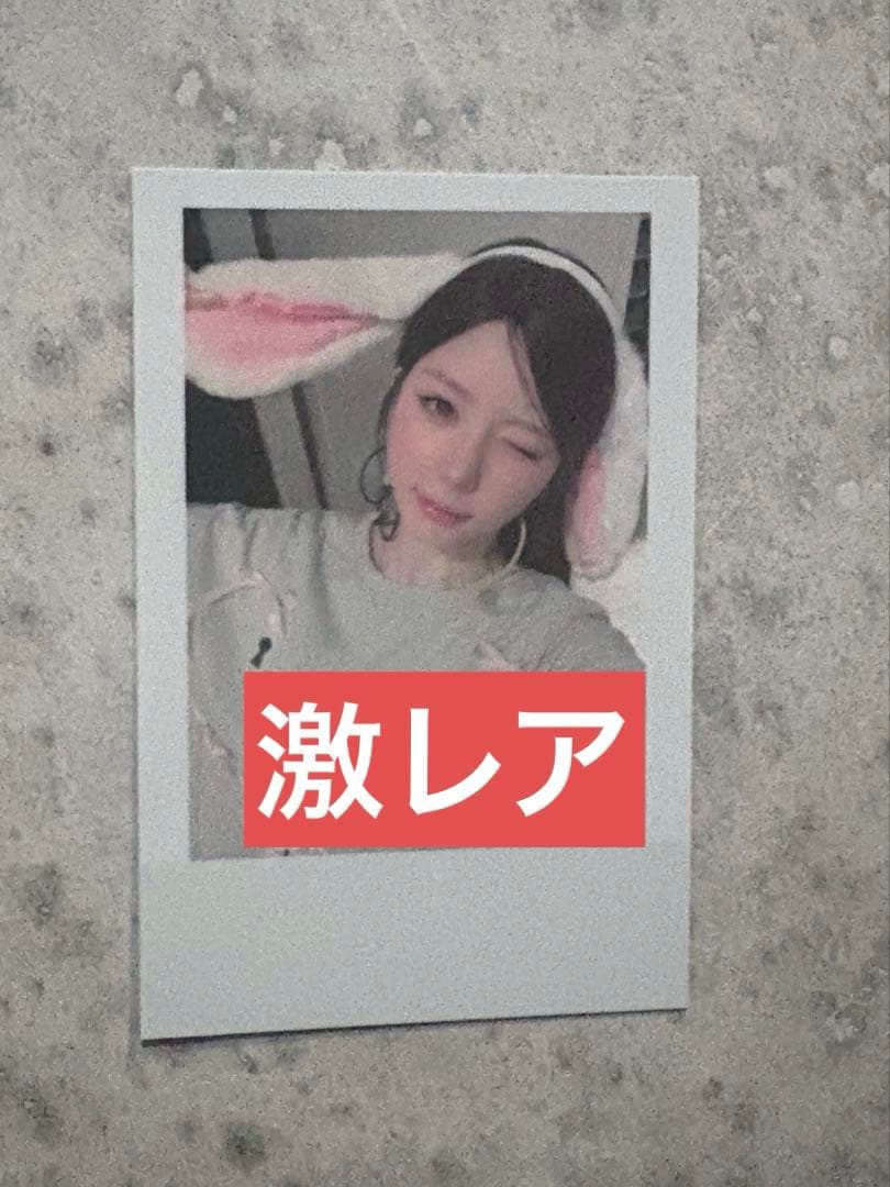 

[USED] Hyerin MSN Limited Polaroid Hyerin Triples TOES Korean Concert