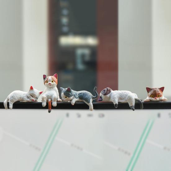 Mini Figurka Kota Miniaturowe Urocze Kociaki z Kreskówki Ozdoba na Monitor Komputera Deskę Rozdzielczą Samochodu Wystrój Biura Domowego Biurka