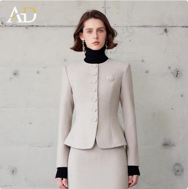Elegant Retro Oatmeal Round Neck Skirt Suit for Women - Autumn/Winter Professional Workwear