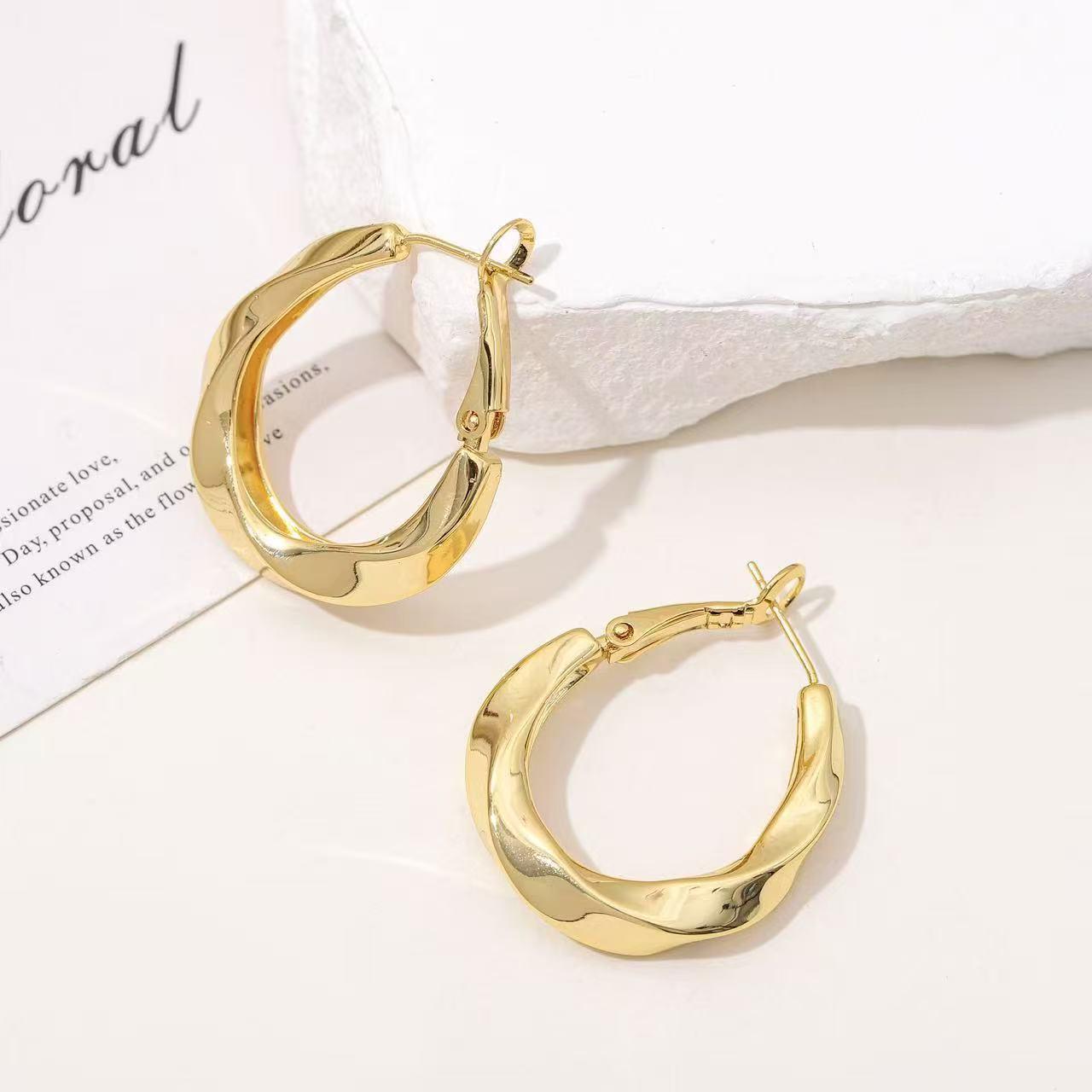 High-End Retro Hoop Earrings: Elegant European and American Design