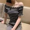 Kvinners Slash Neck Stripet Kortermet strikket Ruffles T-skjorte