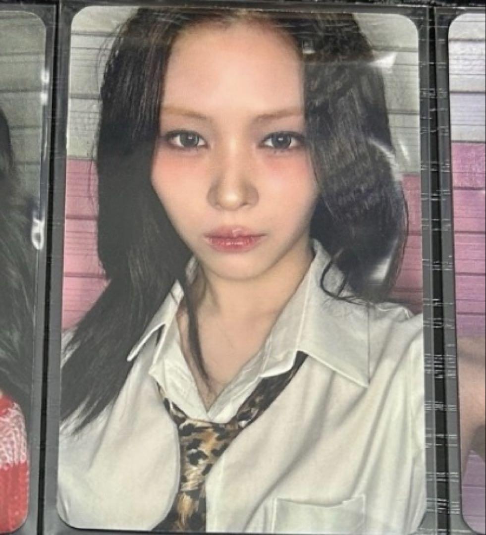 

[USED] itzy Ryujin GOLD Starriver Album Limited Edition Trading Card