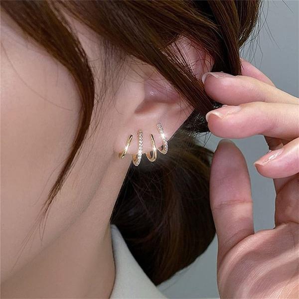 Four Prong Geometric Diamond Stud Earrings Temperament Earrings Trendy Light Luxury Fashion Female Retro Earrings Gift for Women Girls Wedding Gifts