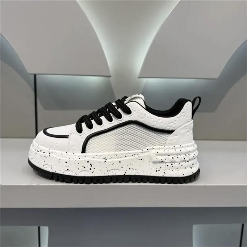 Scarpe sportive casual estive nuove alla moda in rete con suola spessa comode casual