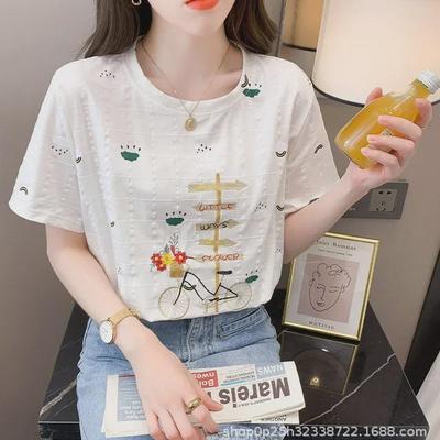 Damski letni haftowany T-shirt z krótkim rękawem o luźnym kroju plus size
