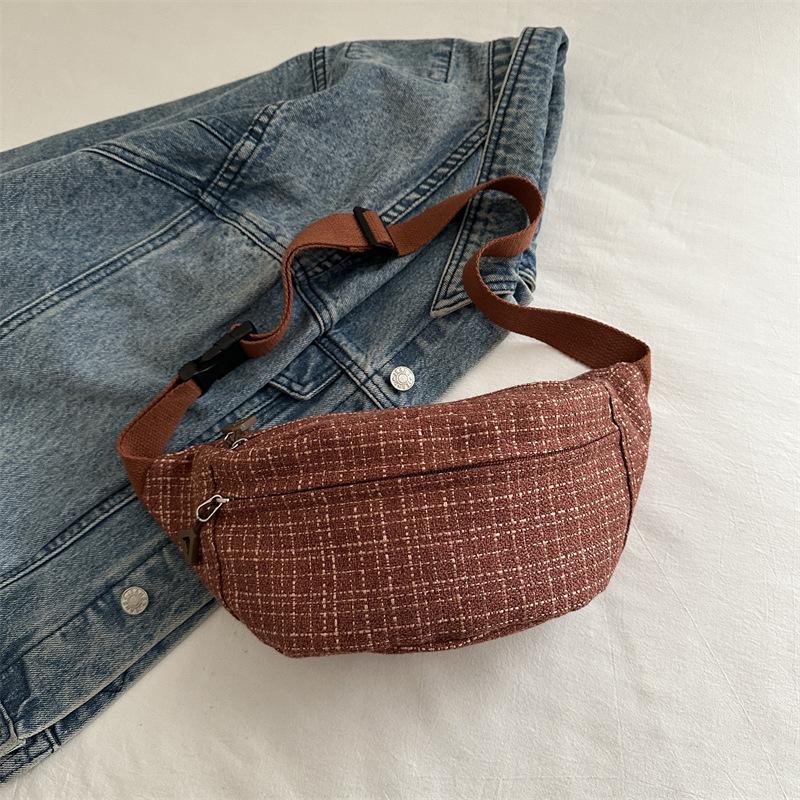 

Plaid lightweight fanny pack Japanese cute fresh simple versatile messenger small bag female Mori girl breast bag коричневий