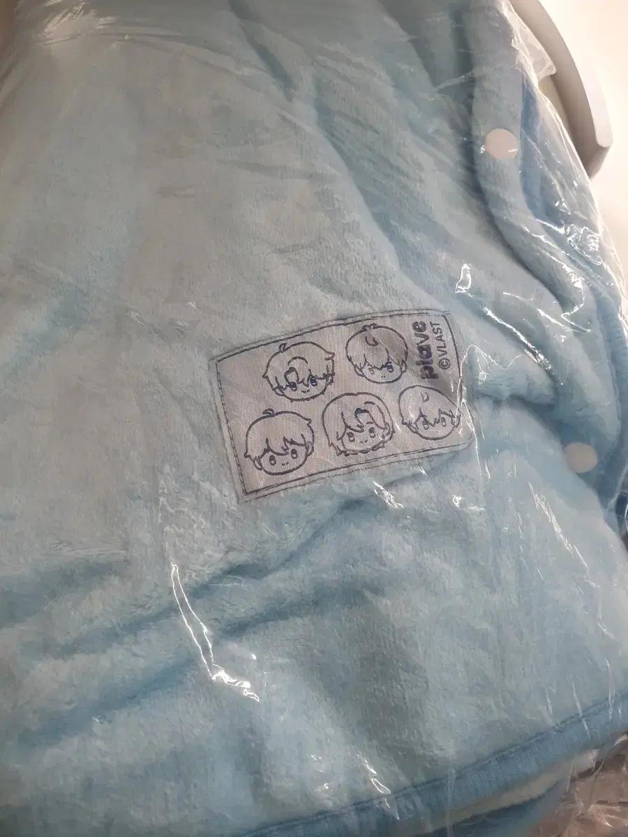 

PLAVE Concert Blanket