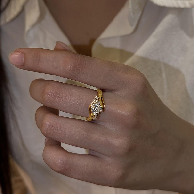 Luxe Romantische Ringen voor dames Nieuw in de Mode Hart ingelegd met diamanten Ring Feest Bruiloft Hoge Kwaliteit
