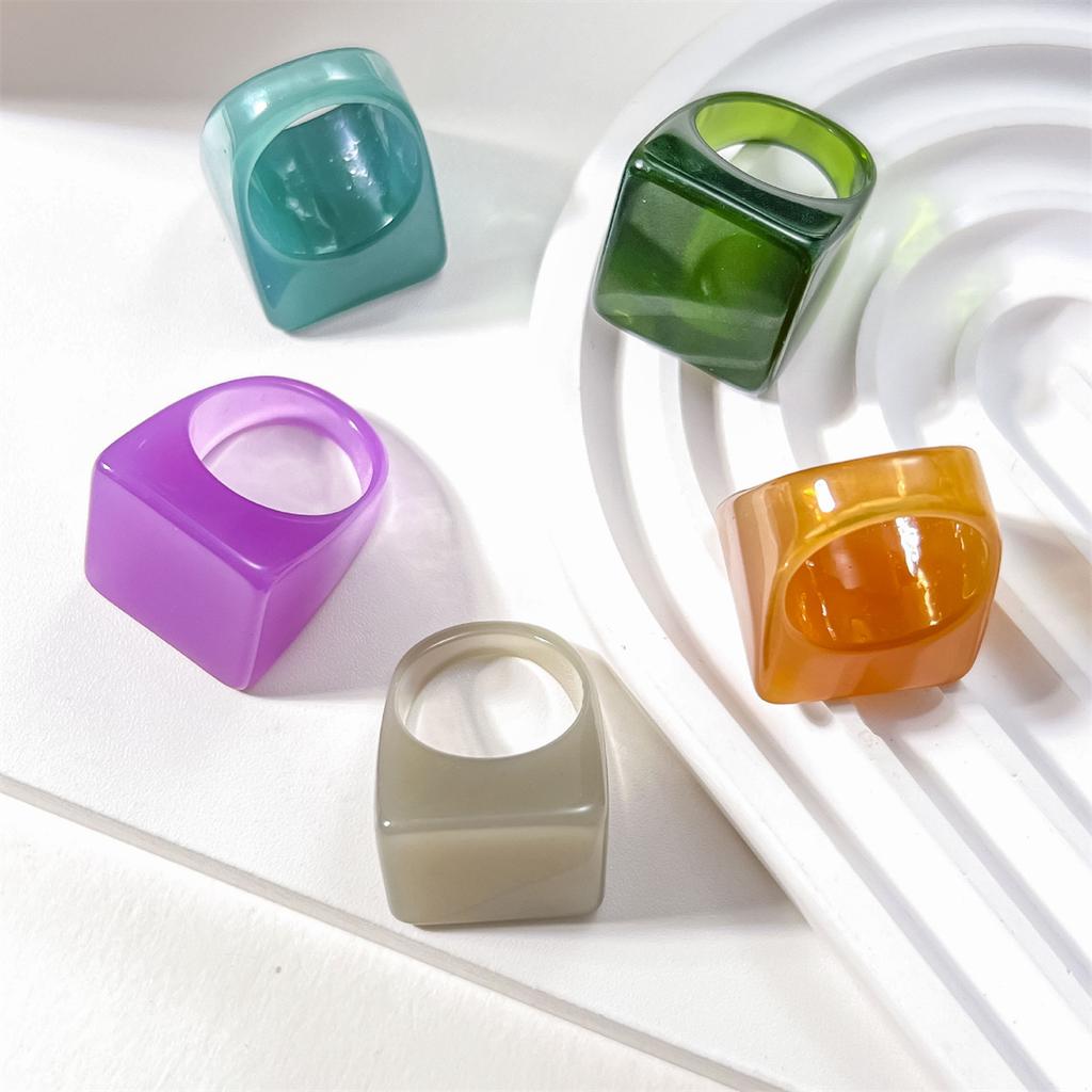 Nya Färgstarka Y2k Genomskinliga Gradient Blommande Fyrkantiga Akrylharts Ringar Set för Kvinnor Flickor Fest Smycken Hip Hop Ins Ringar