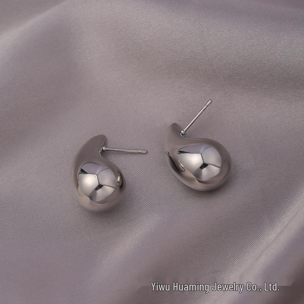 

Personalized High-End Niche Luxury Stud Earrings - European and American Design, Hot Selling