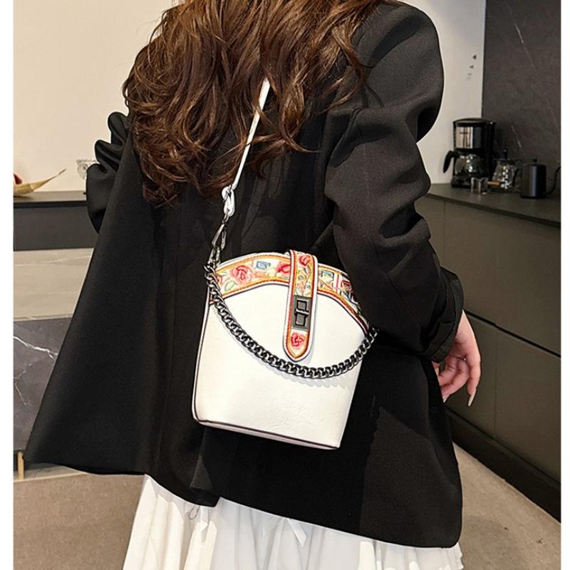 Retro Ethnic Style Embroidered Women's Shoulder Bags Soft PU Casual Ladies Messenger Bags Commuter Texture Women's Crossbody Bag for Mother's Day Gift
