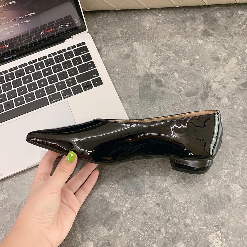 

Женские туфли на толстом низком каблуке с острым носком, однотонные, из лакированной кожи с глубоким V-образным вырезом, женские туфли-лодочки, повседневные туфли на каблуке без застежек для женщин 35 чёрный