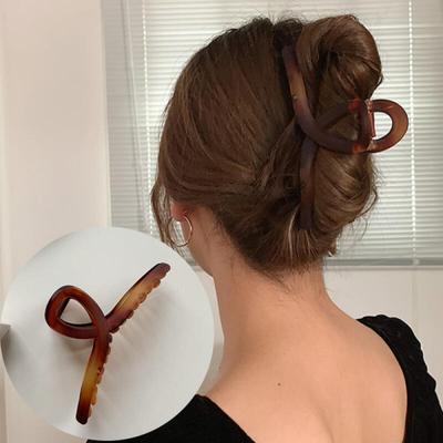 Batini Subtle Two-Tone Twist Hair Clip