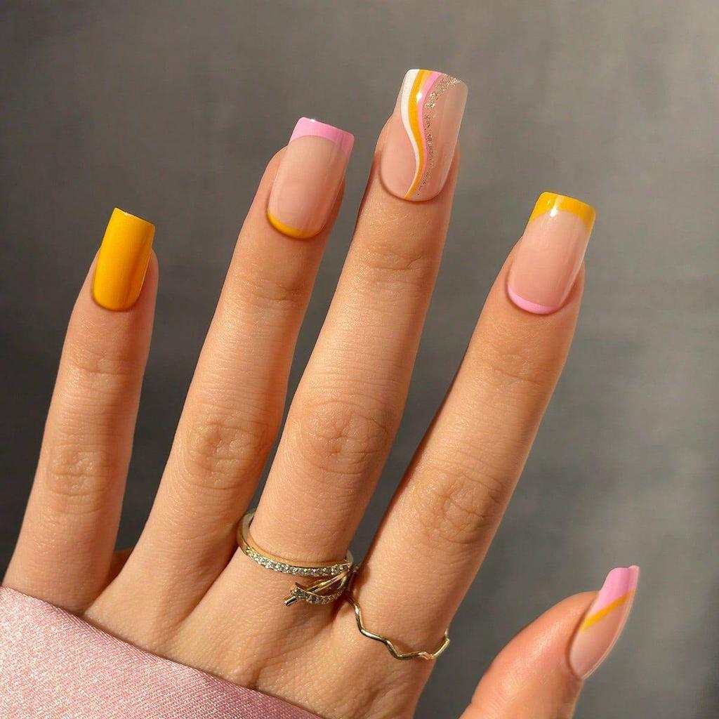 Trendy Striped Wearable Nail Tips: Cute, Detachable Manicures for Girls