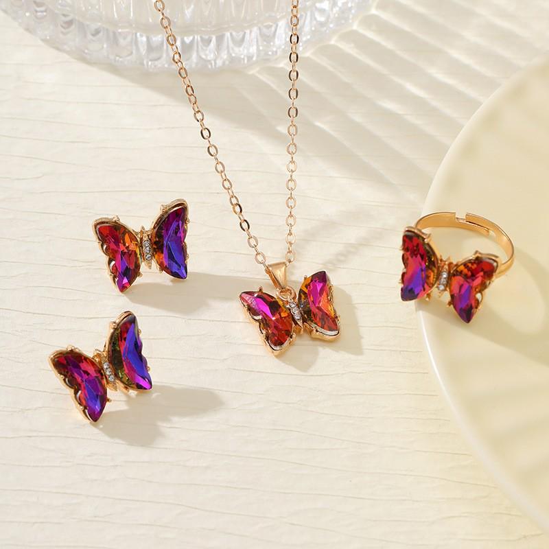 

Элегантный комплект украшений «Бабочка»: Красочные инкрустированные серьги, колье и кольцо с бриллиантами - Европейская и американская мода