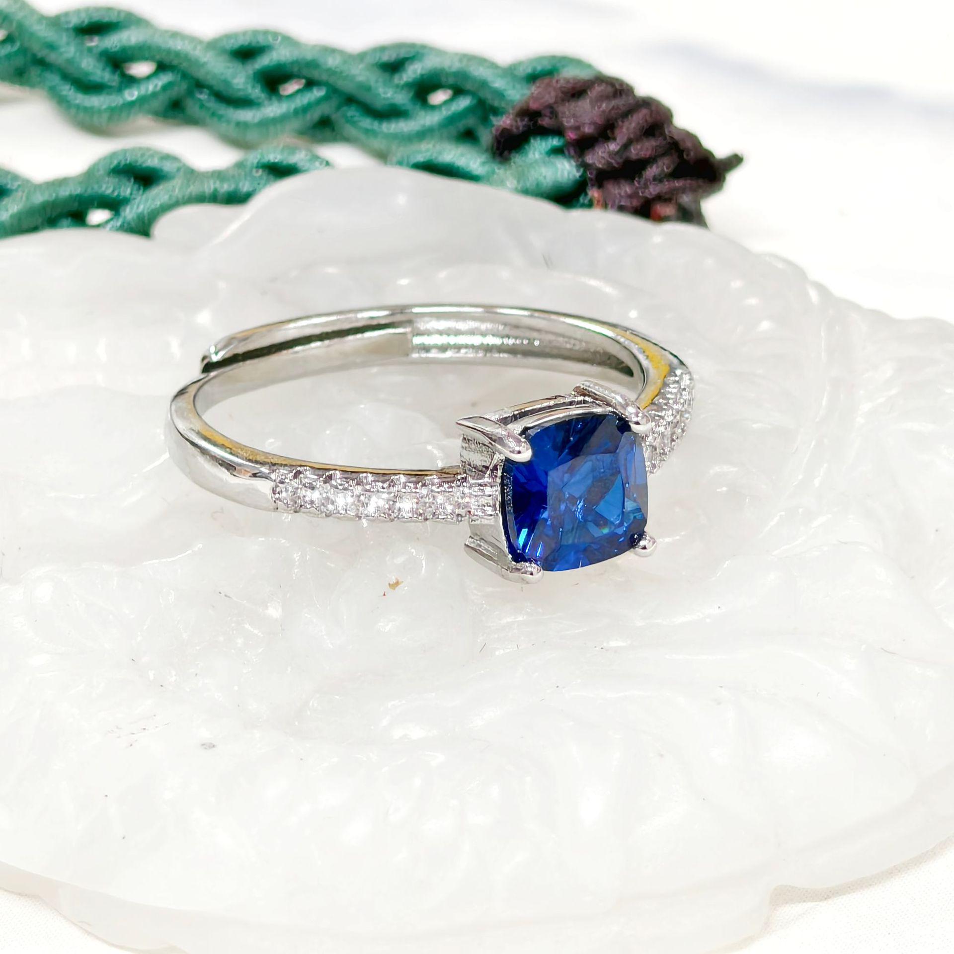 Gessen Jewelry Elegant Blue Zirconia Inlaid Ring for Women – Light Luxury Finger Accessory