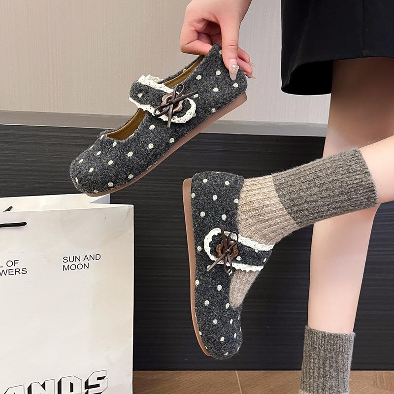 Polka dot Mary Jane women's shoes autumn and winter new one-word strap flat-soled single shoes retro soft-soled shallow-mouth single shoes