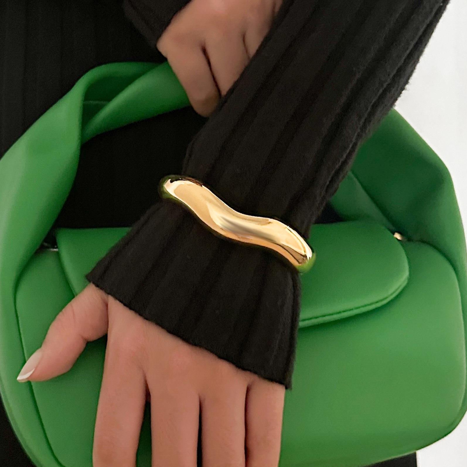 

Набор металлических браслетов с волнистым узором: Европейская и американская мода класса люкс