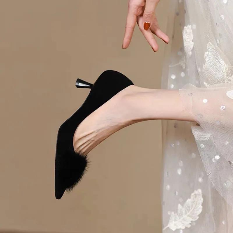 

Модные новые женские туфли-лодочки из искусственного меха с острым носком, на среднем каблуке, офисные туфли для леди, черные слипоны на тонком каблуке, туфли для платья, осень 9981N 39 чёрный