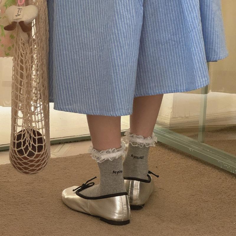 Ladies Spring and Summer Lace Lace Letter Sweat Absorbing Leisure Boneless Tube Socks