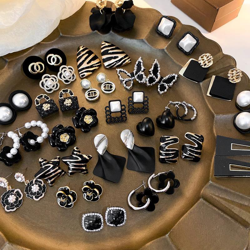 Black retro flower butterfly earrings temperament high-end stud earrings fashion niche versatile light luxury earrings