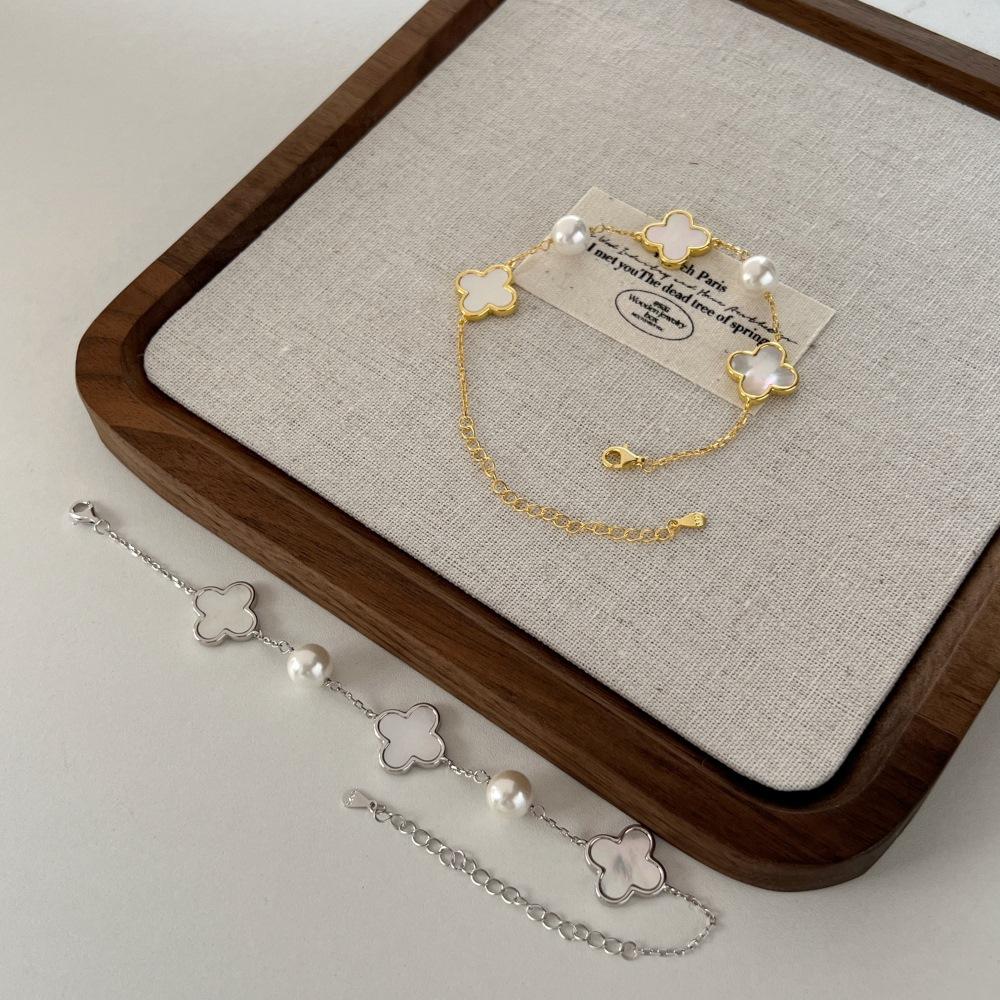 Vierblättriges Kleeblatt Armband, Perlen Armband mit weißer Perlmutt-Einlage, Einfaches leicht luxuriöses Design Armband