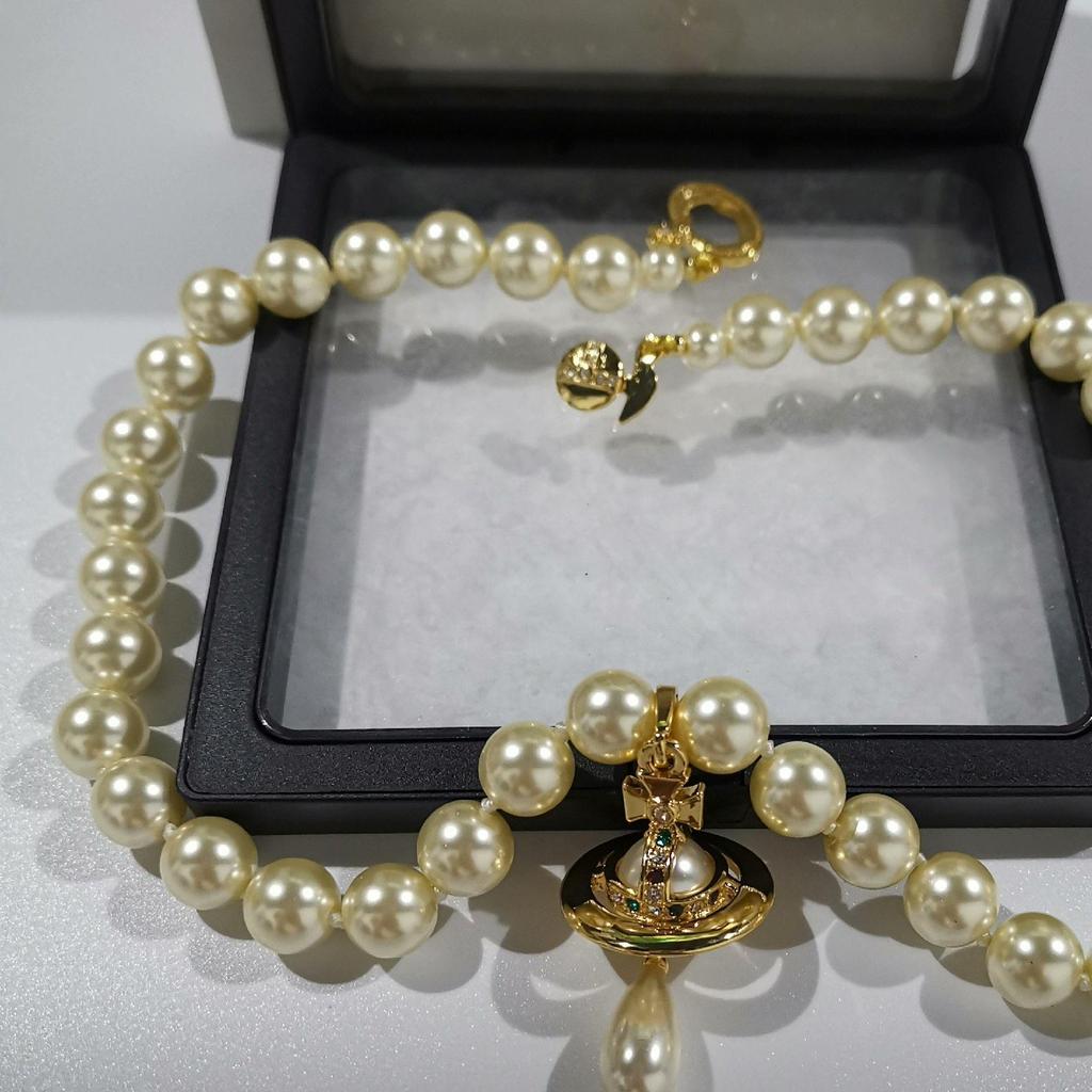 Náhrdelník s perlou ve tvaru slzy císařovny vdovy se 3D přívěskem ve tvaru létajícího talíře