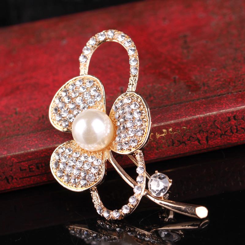 

Pearl Corsage Brooch Fashionable Temperament Clasp Pin for Women s Accessory Exquisite Hypoallergenic Luxury Enamel Long-Lasting Color Fashion Jewelry